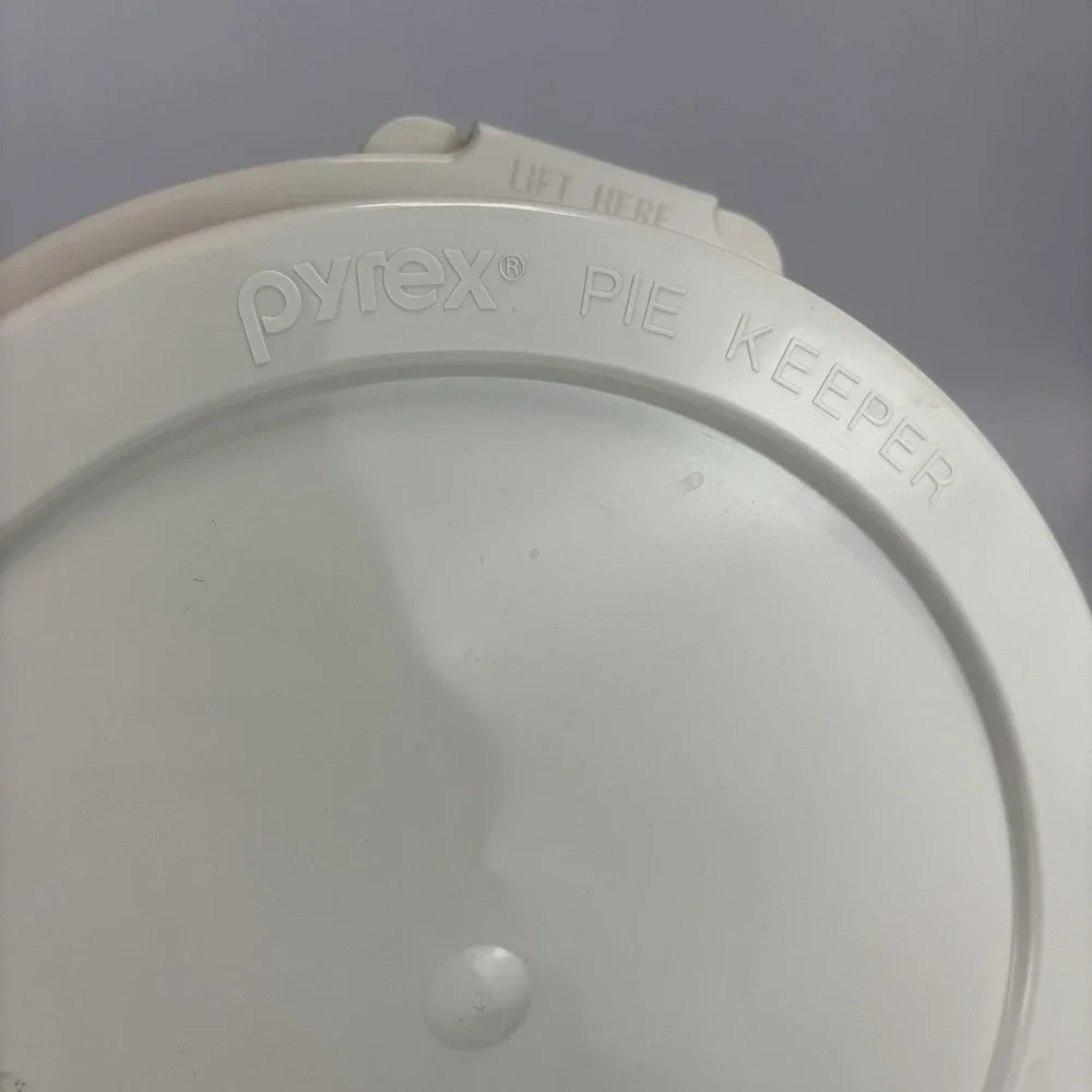 Vintage Pyrex Plastic Pie Keeper Clam Shell Fits CorningWare Or Pyrex Plate 209
